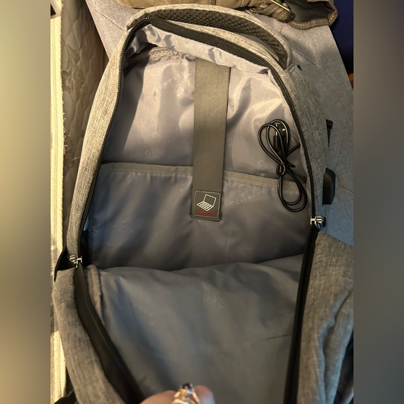 New with tags laptop backpack - Picture 5 of 6